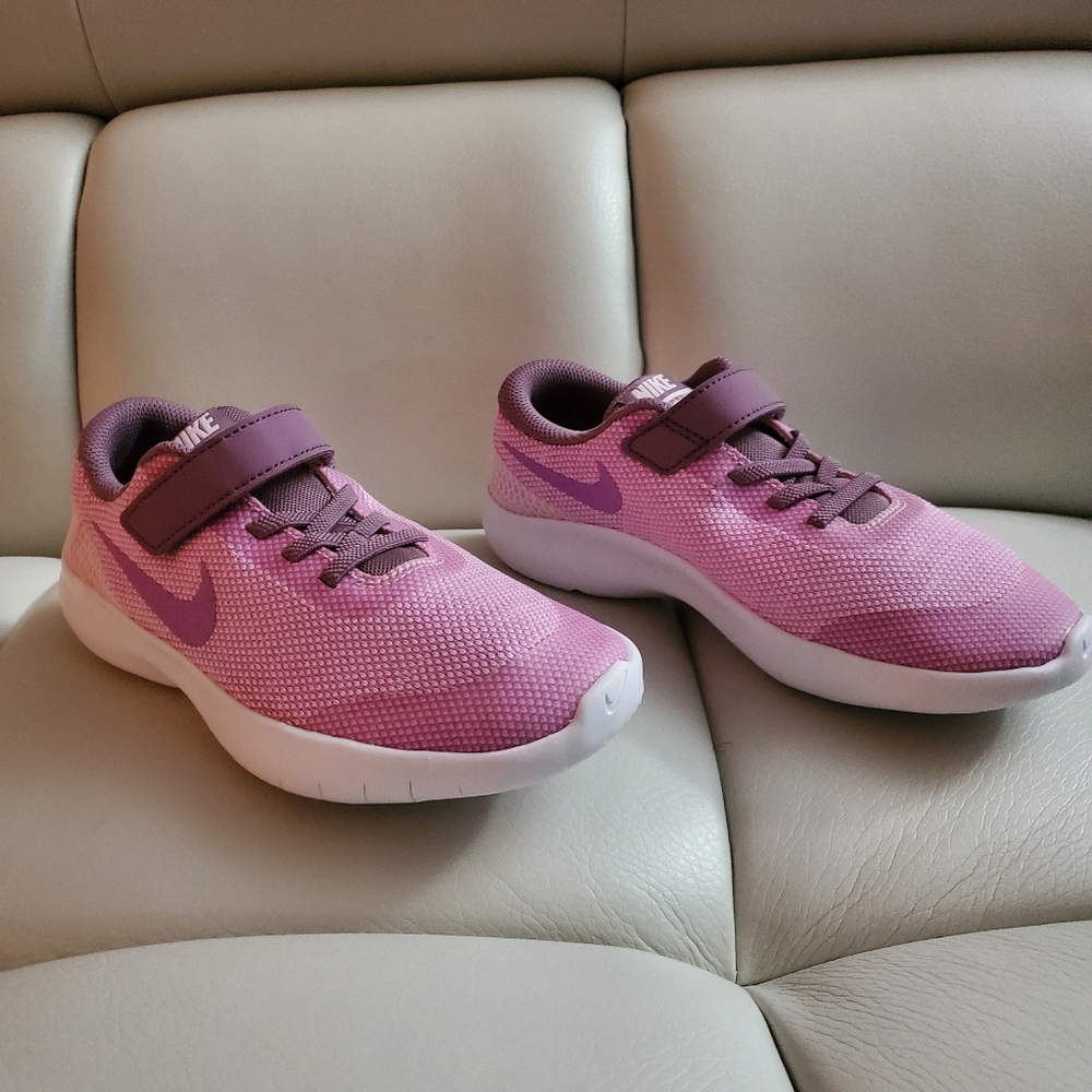Girls Nike Gym Shoes